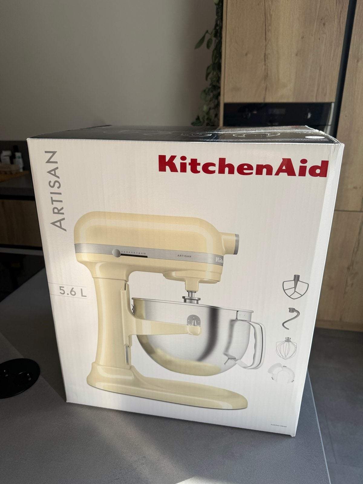 KitchenAid Artisan Mixer 5.6L - Nieuw in doos, Ophalen, 4 liter of meer, Nieuw, 3 snelheden of meer