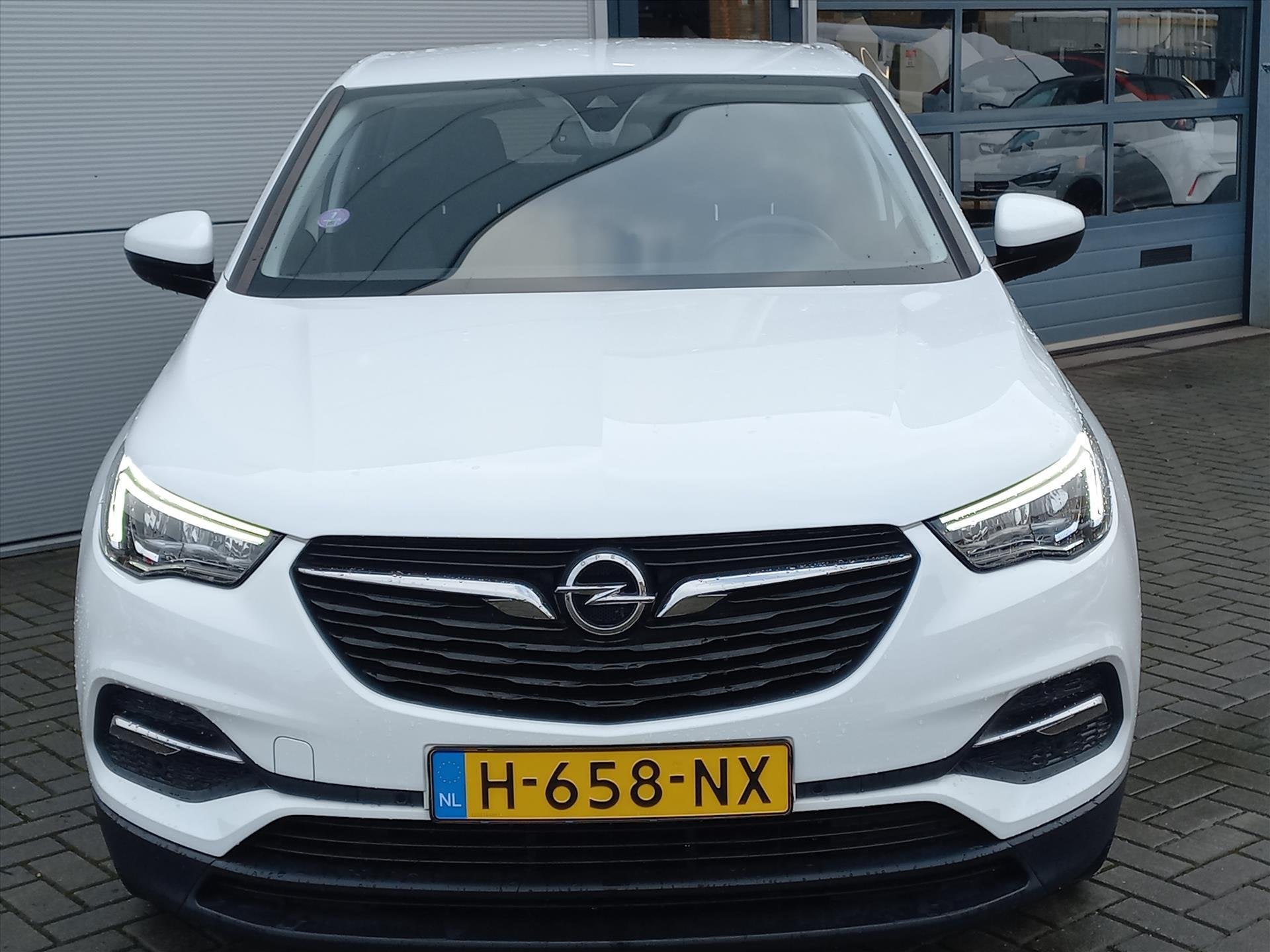 Opel Grandland X 1.2T 130pk Business Edition | SUMMER DEALS, Voorwielaandrijving, Gebruikt, 1199 cc, Multifunctioneel stuurwiel