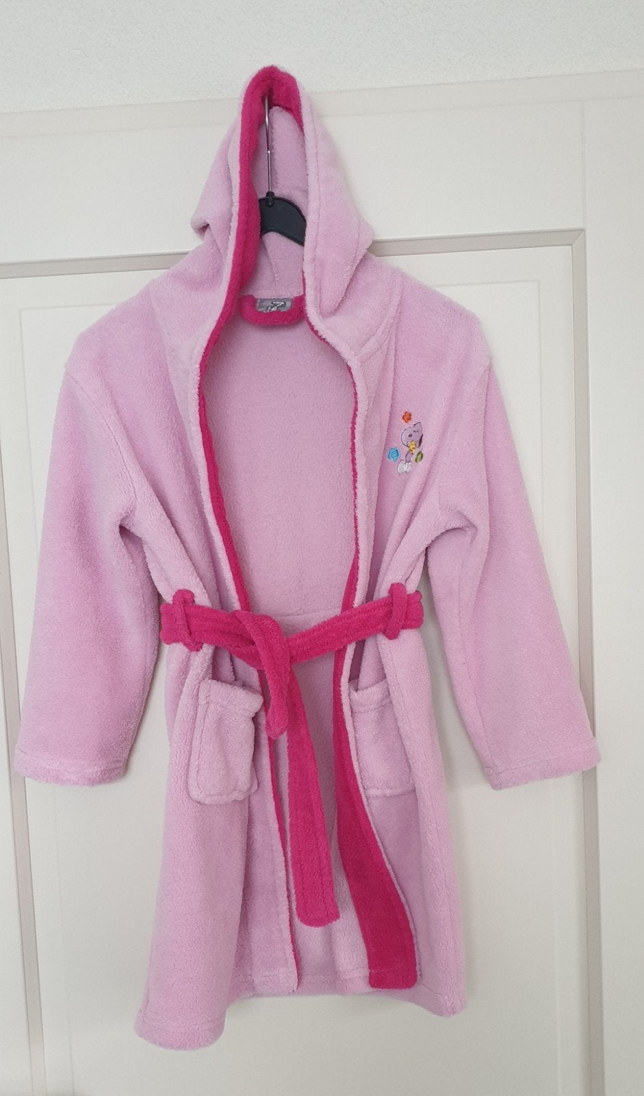 Roze Snoopy kinderbadjas met capuchon - maat 110/116, Ophalen of Verzenden, Gebruikt, Snoopy, Meisje