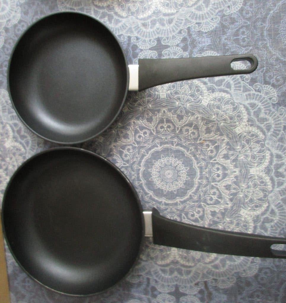 2 koekenpannen HEMA - 20 cm ( nieuw) 24 cm ( zgan), Nieuw, Ophalen of Verzenden, Overige merken, Overige materialen
