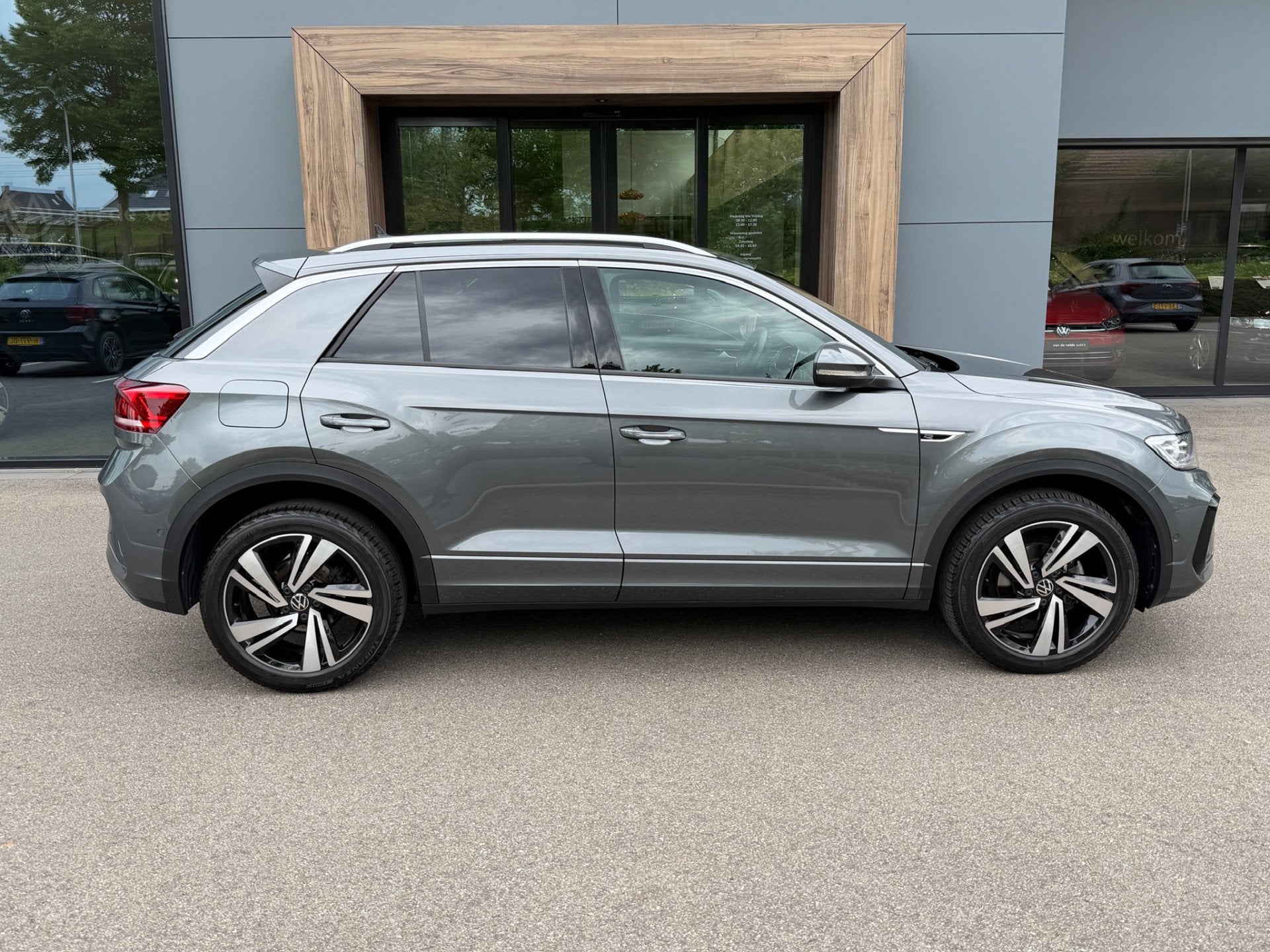 Volkswagen T-Roc 1.5 TSI 150pk DSG R-Line | Camera | Keyless, 12 maanden, 1258 kg, Zwart, 4 cilinders