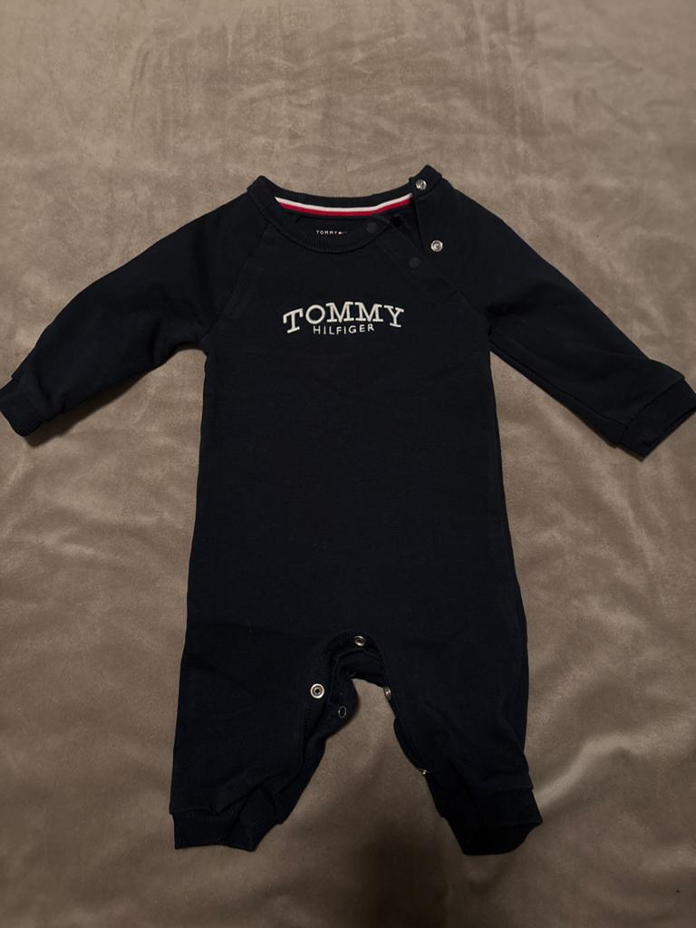 Tommy Hilfiger Baby Romper Maat 62 (0-3m), Kinderen en Baby's, Babykleding | Maat 62, Ophalen of Verzenden, Zo goed als nieuw