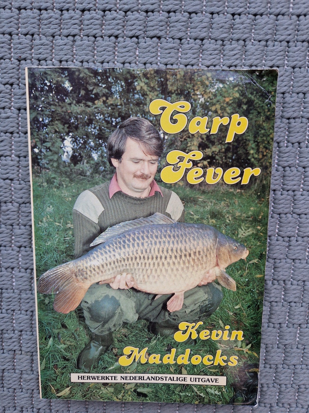 Te koop karperboek Carp Fever van Kevin Maddocks, Watersport en Boten, Ophalen of Verzenden, Overige typen