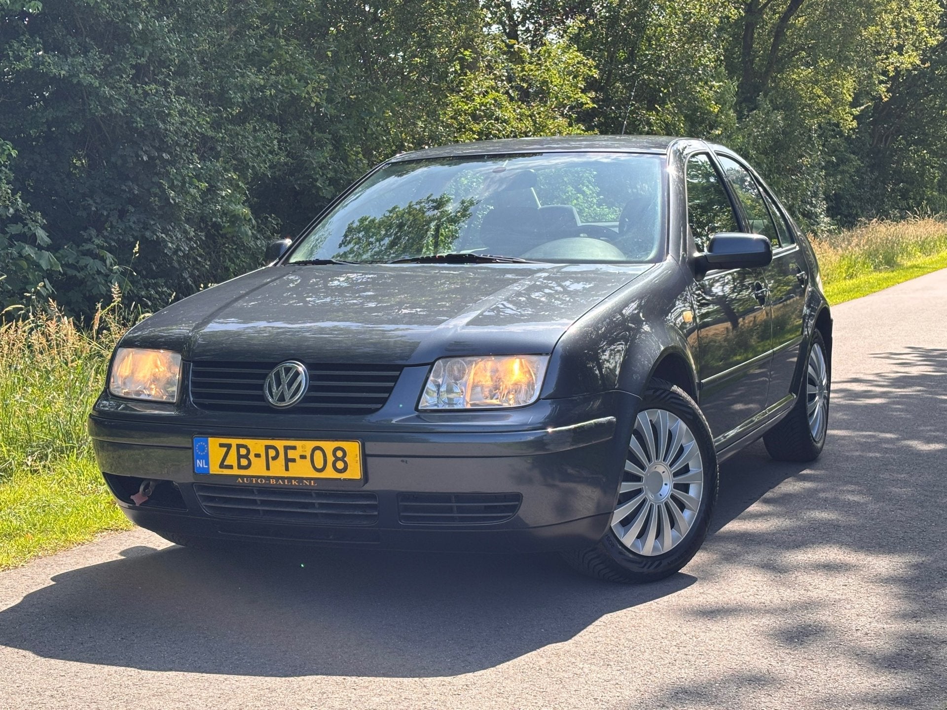 Volkswagen Bora 1.6 Trendline, Gebruikt, Bora, 4 cilinders, Blauw