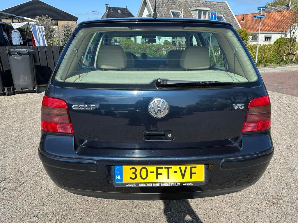 Volkswagen Golf 2.3 V5 110KW AUTOMAAT, Auto's, Volkswagen, Beige, Blauw, 650 kg, 149 pk