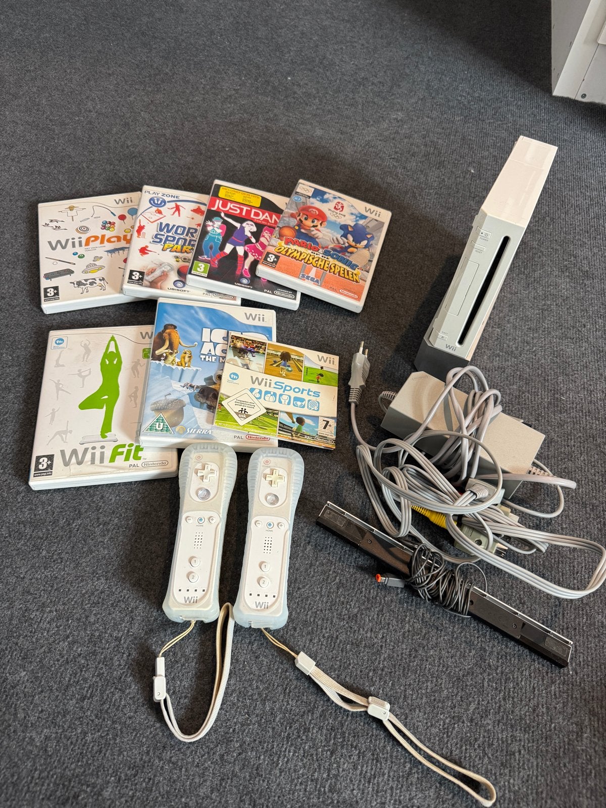 Wii Console Bundel met 2 Controllers en 6 Games, Spelcomputers en Games, Spelcomputers | Nintendo Wii, Gebruikt, Met 2 controllers
