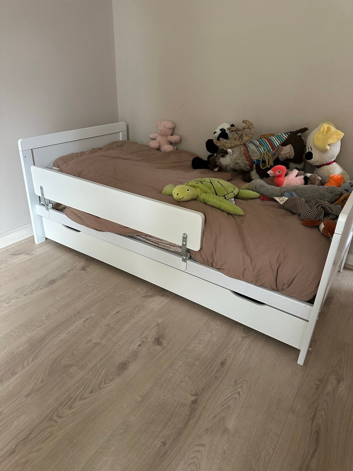 Kinderbed met matras en beddengoed, 140x70 cm, Ophalen, Gebruikt, Wit, 190 cm of minder