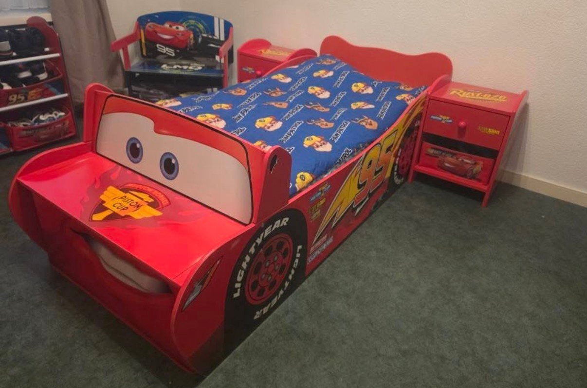 Complete Cars kinderkamer zoekt nieuwe coureur!, Ophalen, 70 tot 85 cm, Zo goed als nieuw, Matras