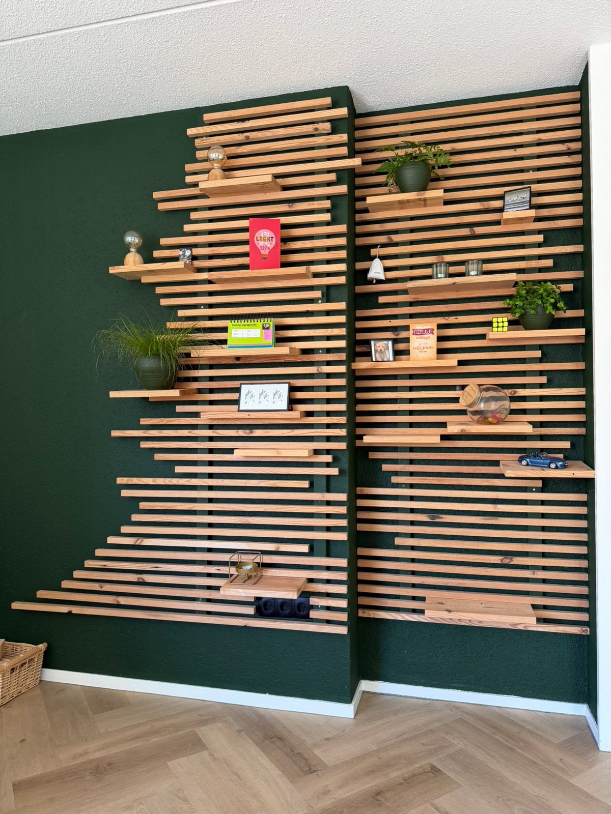 Sfeervolle Decoratieve Wand / Kast, Ophalen, Zo goed als nieuw