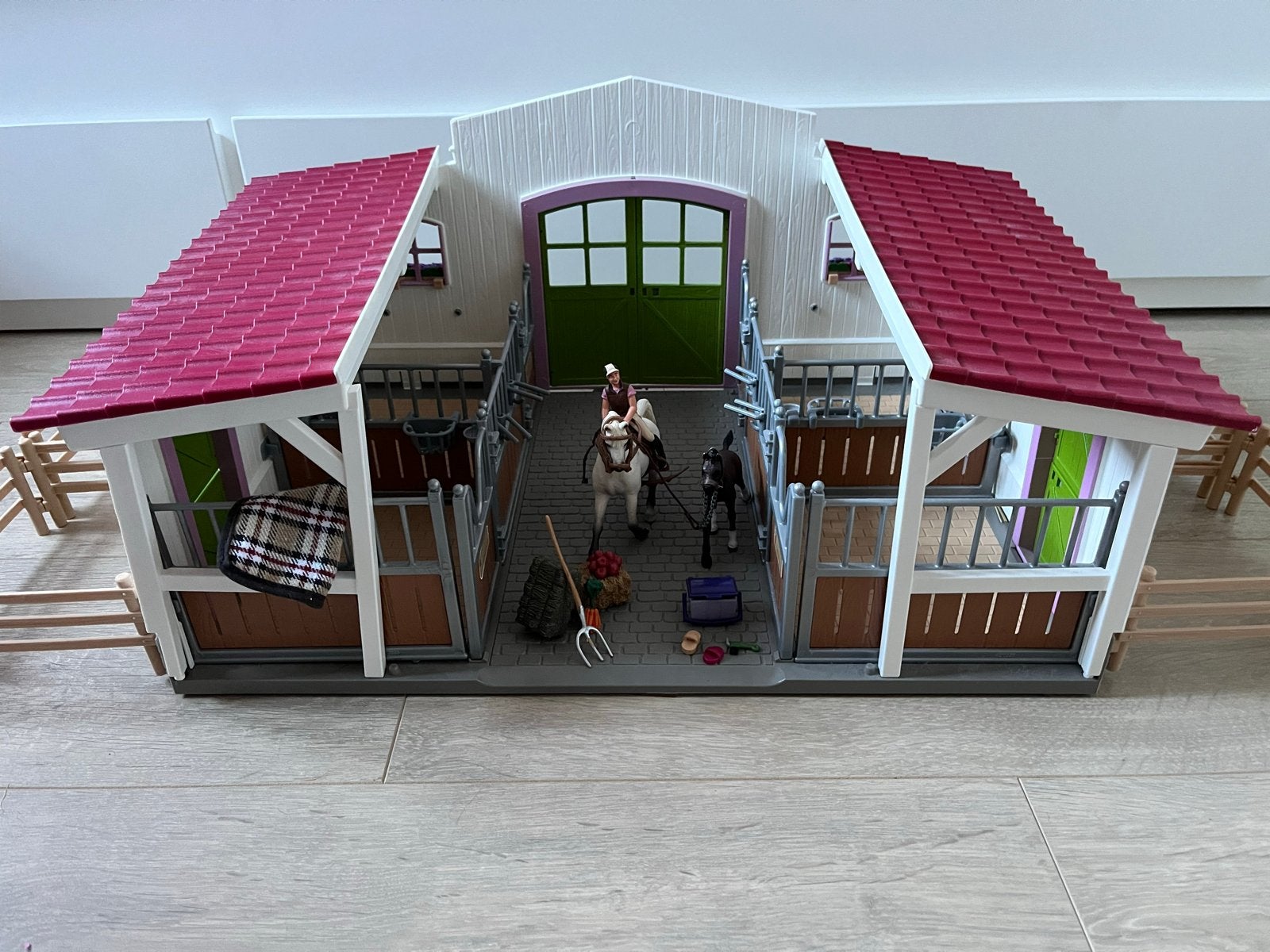 Schleich HORSE CLUB Manege met amazone en paarden, Kinderen en Baby's, Ophalen of Verzenden, Zo goed als nieuw