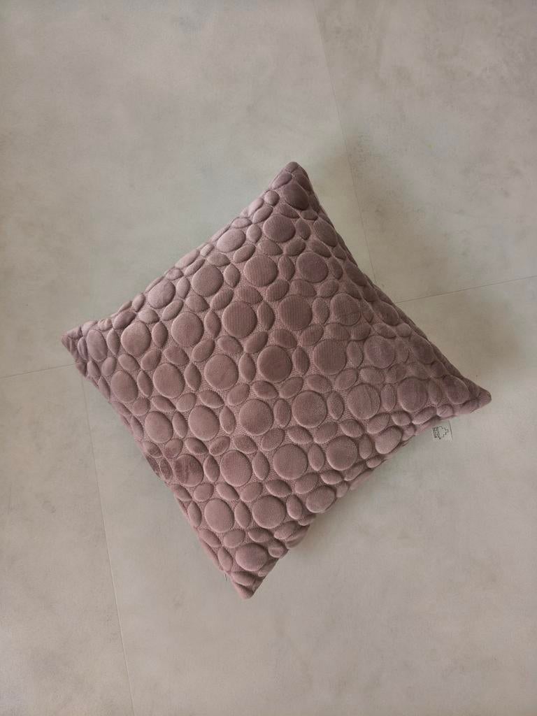 Zo goed als nieuw Dutchdecor kussen 45x45 zacht aubergine, Huis en Inrichting, Woonaccessoires | Kussens, Zo goed als nieuw, Paars