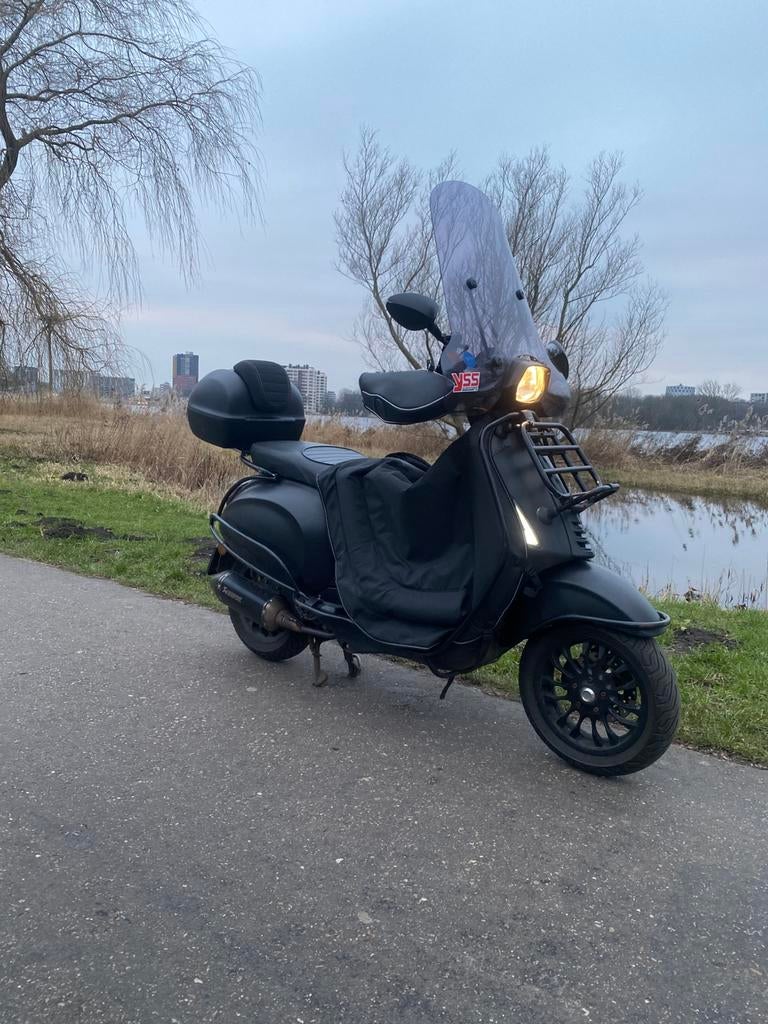 Vespa sprint iget, Fietsen en Brommers, Scooters | Vespa, Zo goed als nieuw, Overige modellen, Maximaal 45 km/u, Benzine, Ophalen