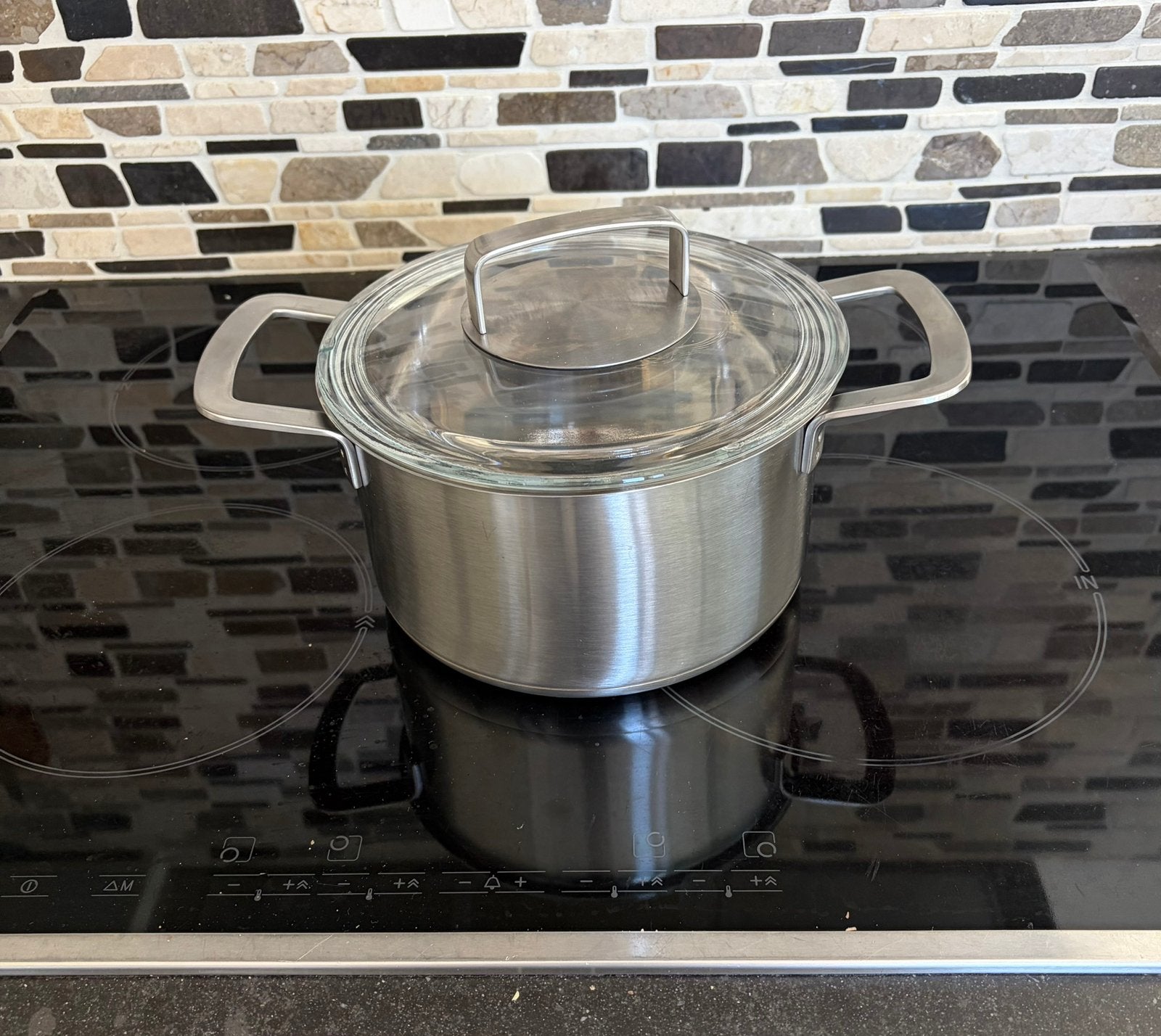 IKEA Kookpan RVS met Deksel - 20 cm Diameter, 2 Liter, Huis en Inrichting, Met deksel, Ophalen of Verzenden, Zo goed als nieuw
