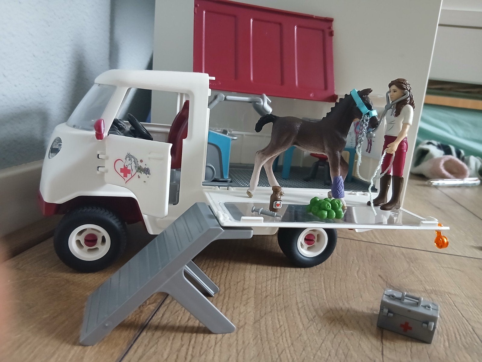 Schleich dierenartswagen met boekje, Ophalen of Verzenden, Zo goed als nieuw