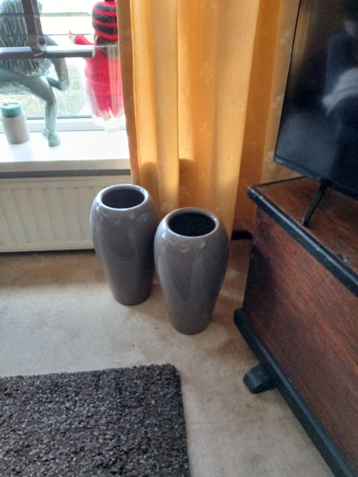 Set van 2 Grote Grijze Vazen - Elegant en Modern, Ophalen, Zo goed als nieuw, 40 cm, Inclusief decoratie