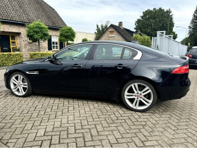 Jaguar XE 2.0 D Pure Automaat | Clima | Navi | Camera | - Ge, Auto's, Automaat, Gebruikt, 4 cilinders, Zwart