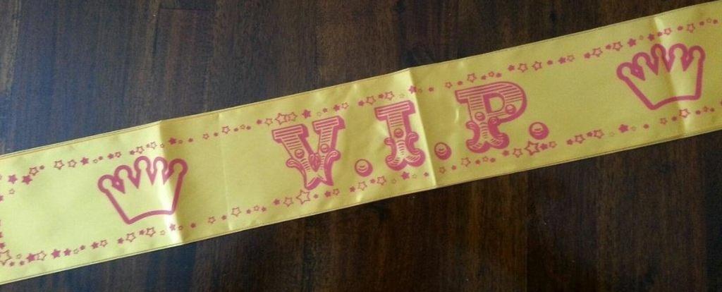 Sjerp V.I.P. geel satijn NIEUW, Ophalen of Verzenden, Nieuw, Versiering, Overige