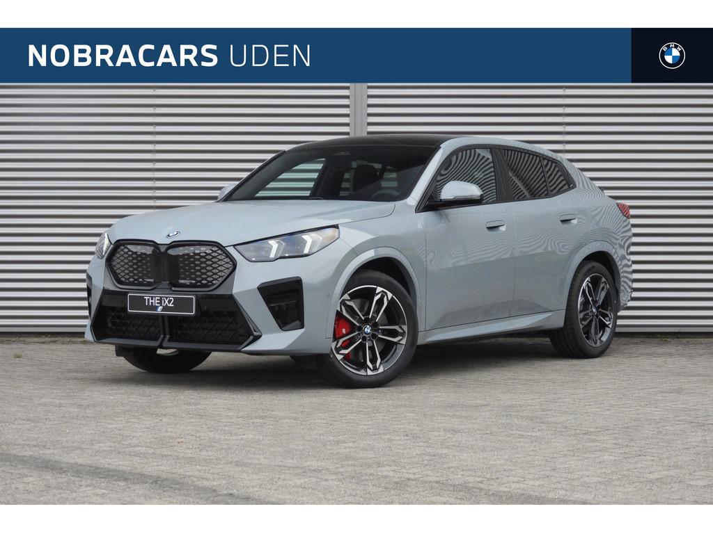 BMW iX2 eDrive20 M Sport / Panoramadak / Sportstoelen / Acht, Auto's, BMW, Bedrijf, Te koop, iX2, Achteruitrijcamera, Alarm, Bochtverlichting