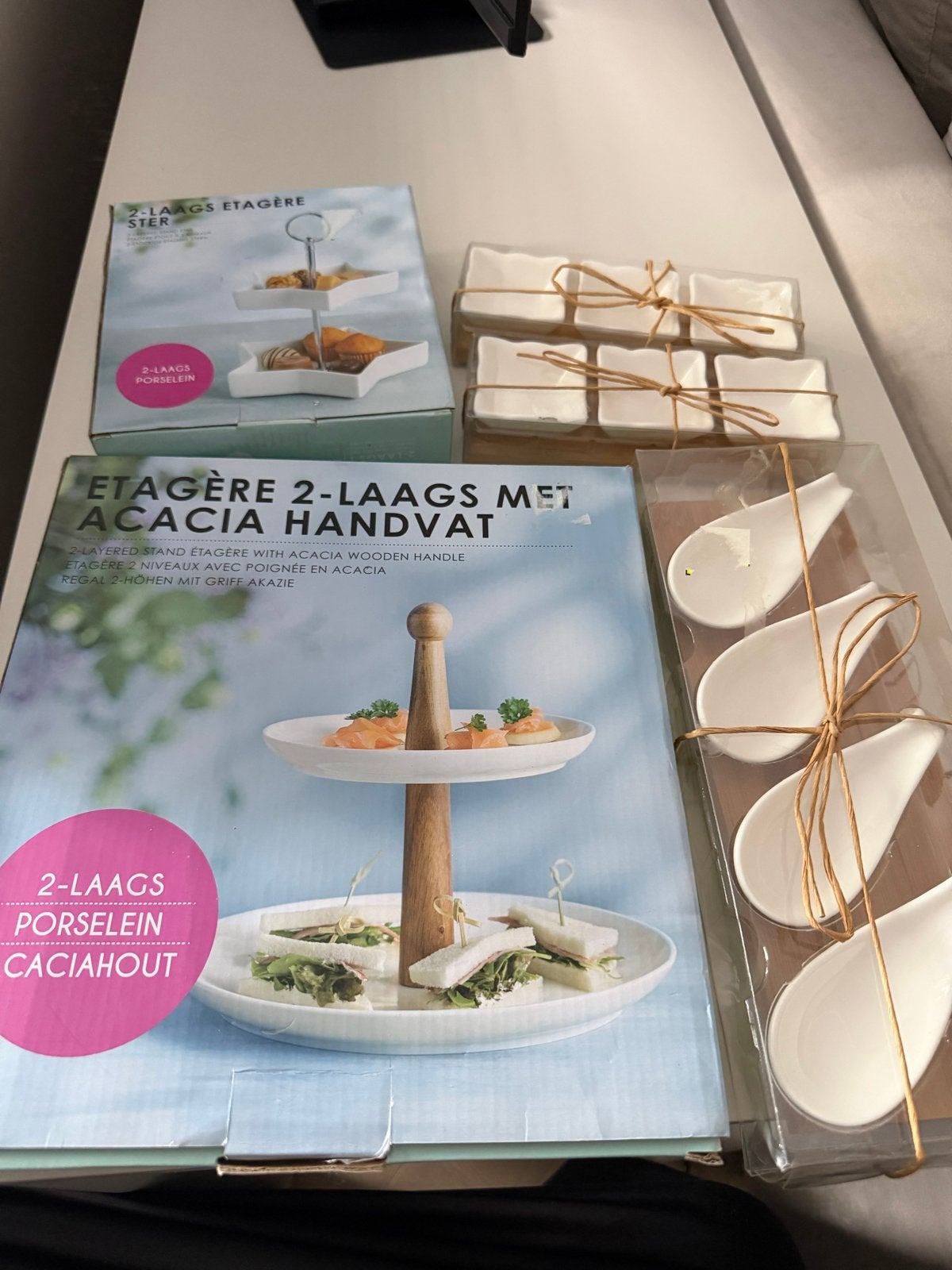 Set amuse schaaltjes en etagères - Nieuw in doos, Ophalen of Verzenden, Nieuw, Porselein, Schaal of Schalen