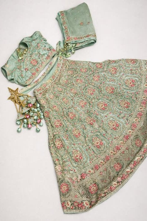 Luxe Mintgroene Indiase Lehenga Choli | Handgeborduurd  | L, Ophalen of Verzenden, Zo goed als nieuw, Groen, Overige typen