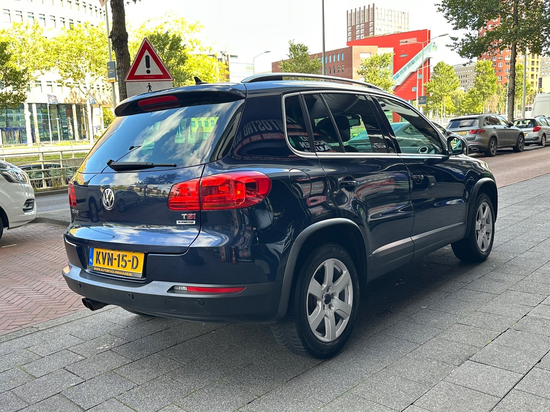 Volkswagen Tiguan 1.4 TSI Sport&Style Automaat Clima Camera, Auto's, Volkswagen, Euro 6, 4 cilinders, 150 pk, Blauw