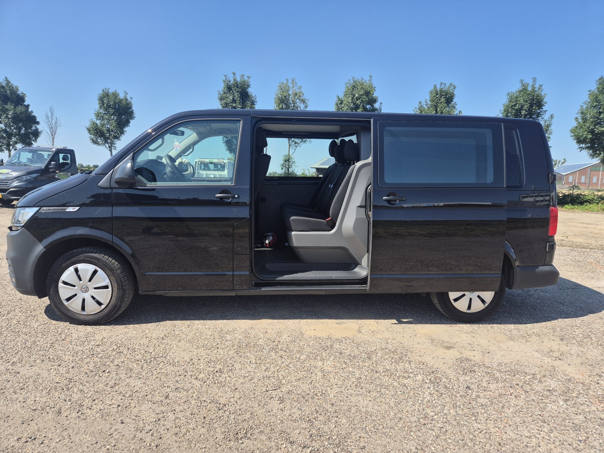 Volkswagen Transporter 2.0 TDI 150pk L2H1 30 DC lichte schad, Voorwielaandrijving, Dealer onderhouden, Stof, Euro 6