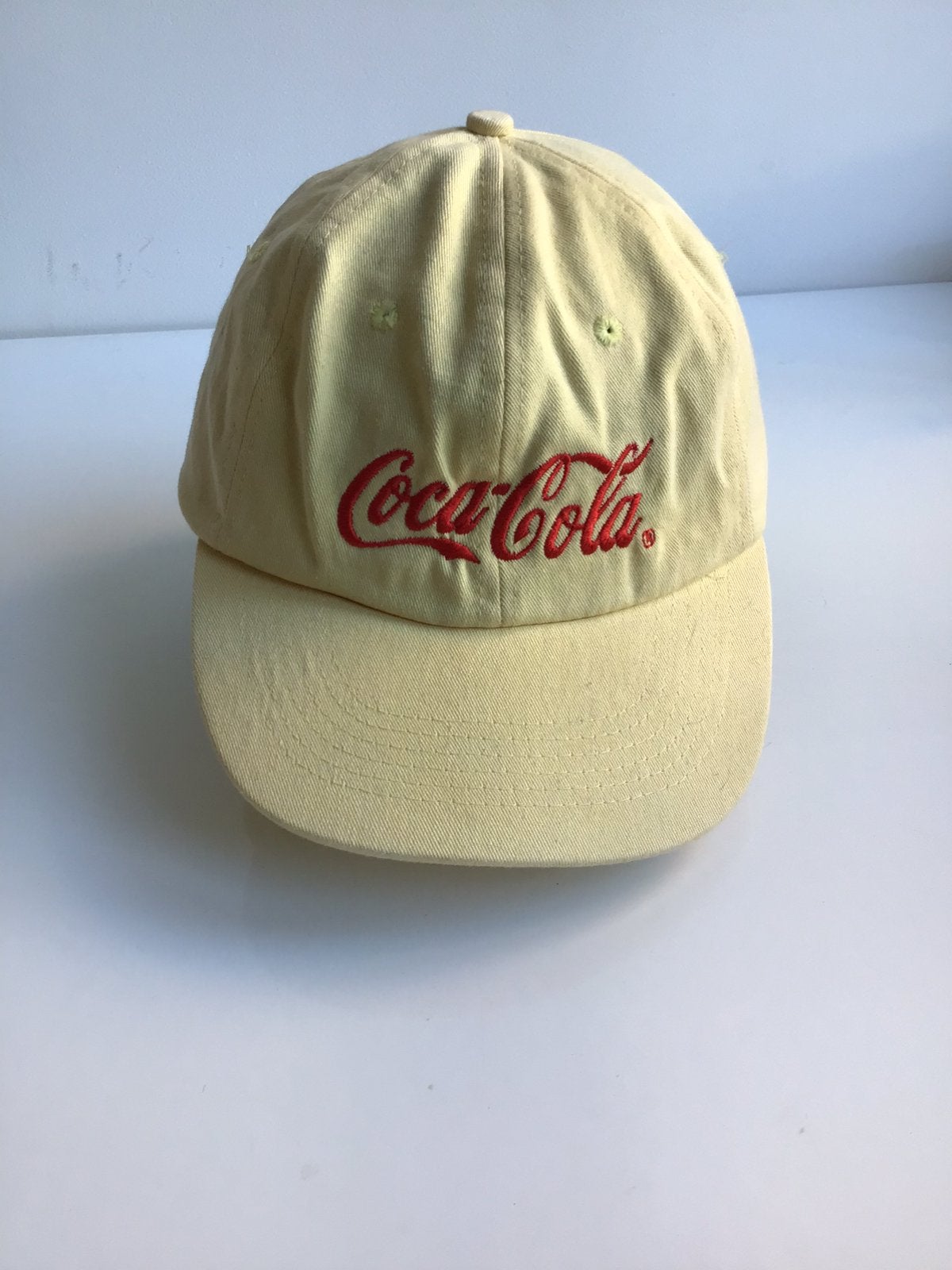 Gele Coca Cola pet collectors item, Verzamelen, Ophalen of Verzenden, Zo goed als nieuw, Gebruiksvoorwerp