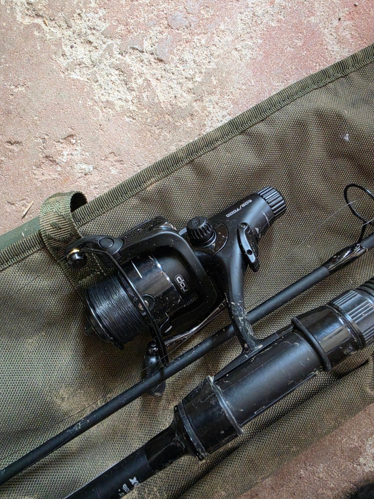 Fox EOS 7000 Vissersmolen met Hengel en Foudraal, Watersport en Boten, Ophalen of Verzenden, Gebruikt, Molen