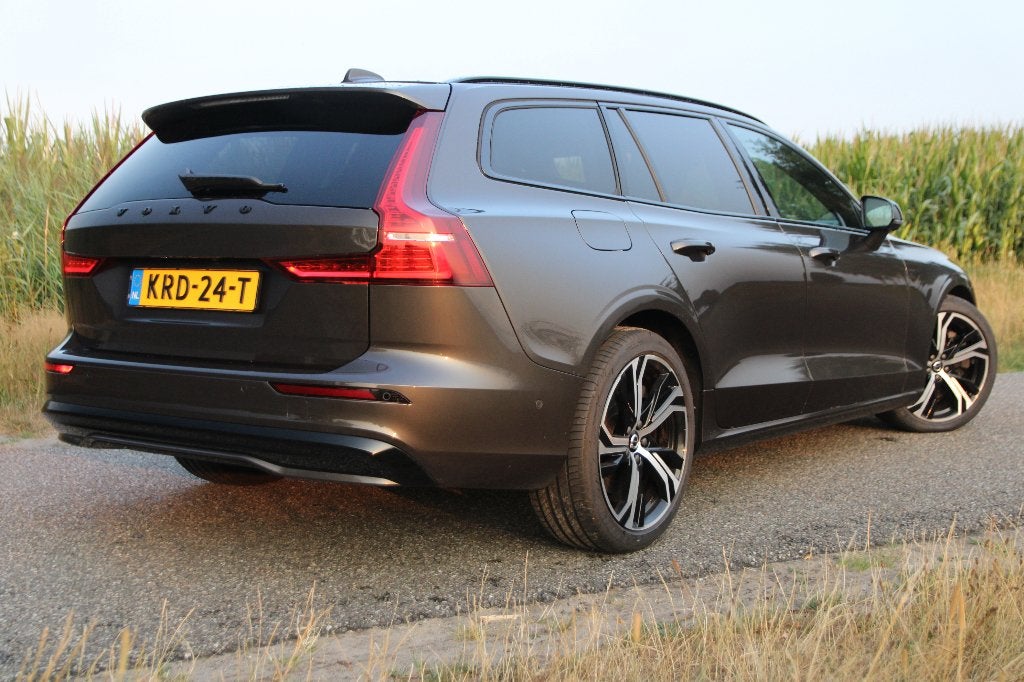 Volvo V60 T6 Recharge AWD Long Range Plus Dark,Pano,360 Cam, Auto's, Automaat, Leder en Stof, Plug-in hybride, Vierwielaandrijving
