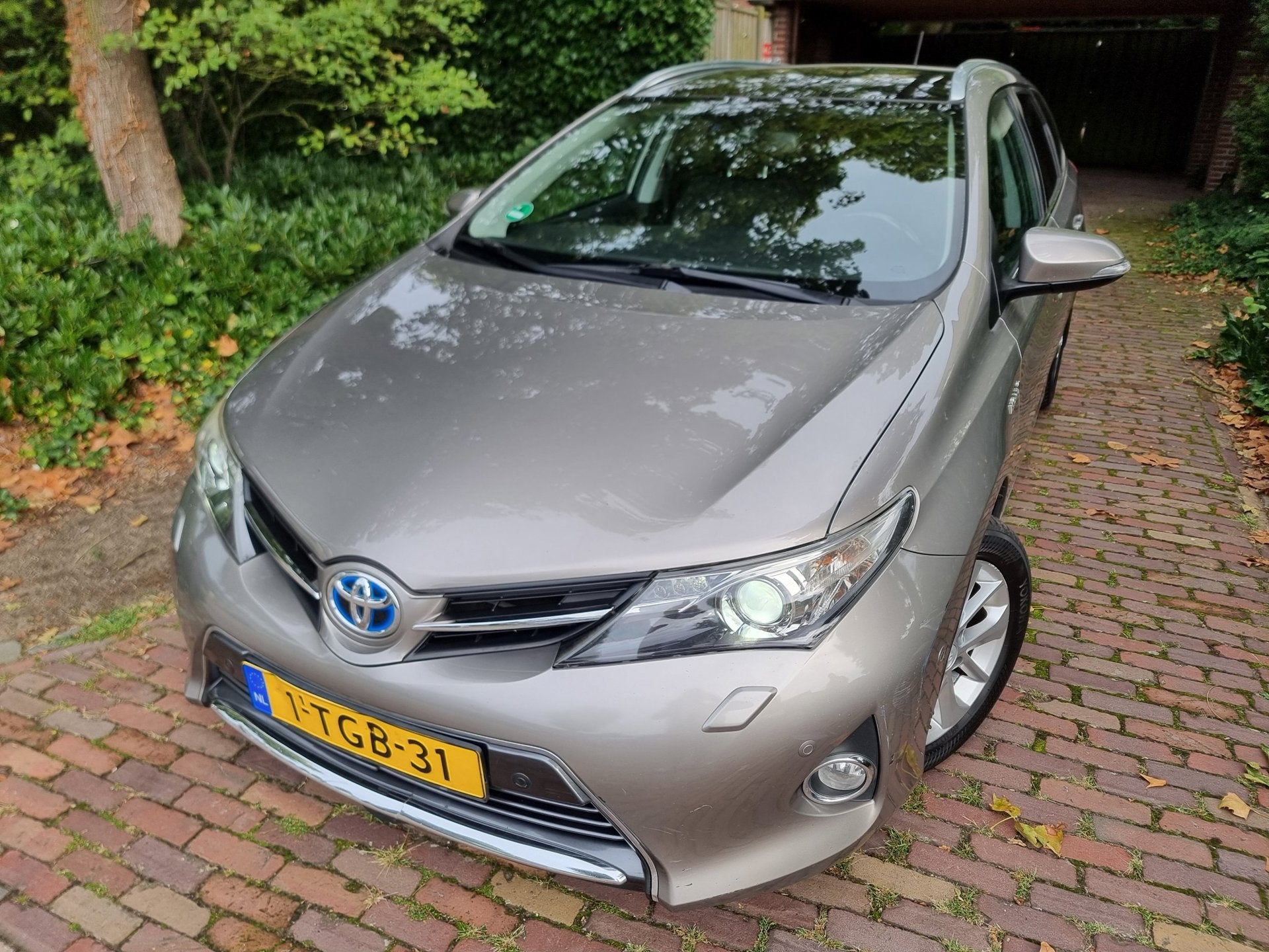 Toyota Auris Touring Sports 1.8 Hybrid Lease+ Pano/Xenon/Nav, Auto's, Toyota, Euro 5, Gebruikt, Bruin, Origineel Nederlands