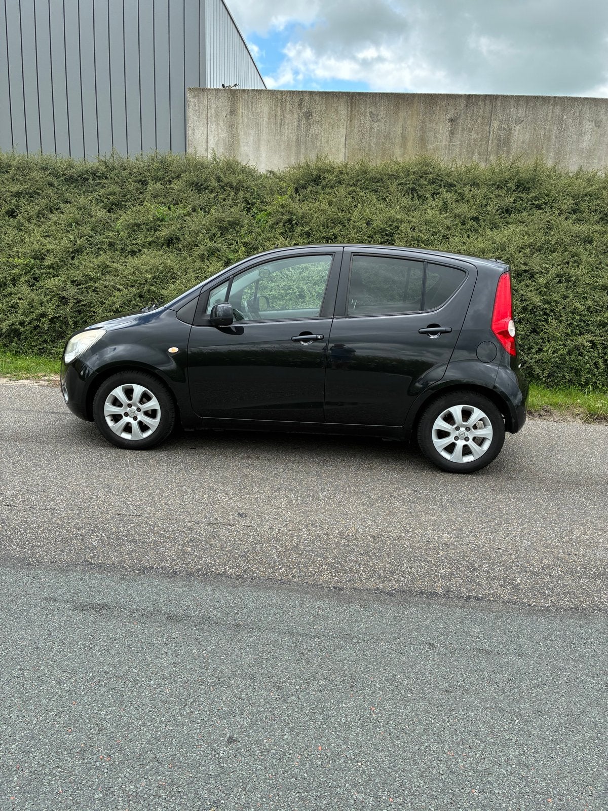 Opel Agila 1.2 16V 2008 Zwart, Auto's, Opel, Voorwielaandrijving, 40 €/maand, 4 cilinders, 965 kg