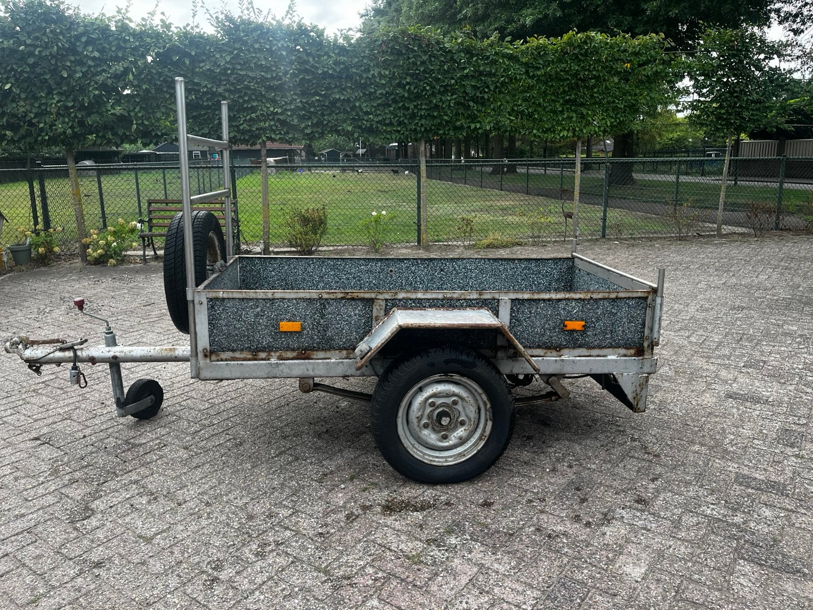 Enkelas aanhanger te koop. 750KG, Ophalen, Zo goed als nieuw