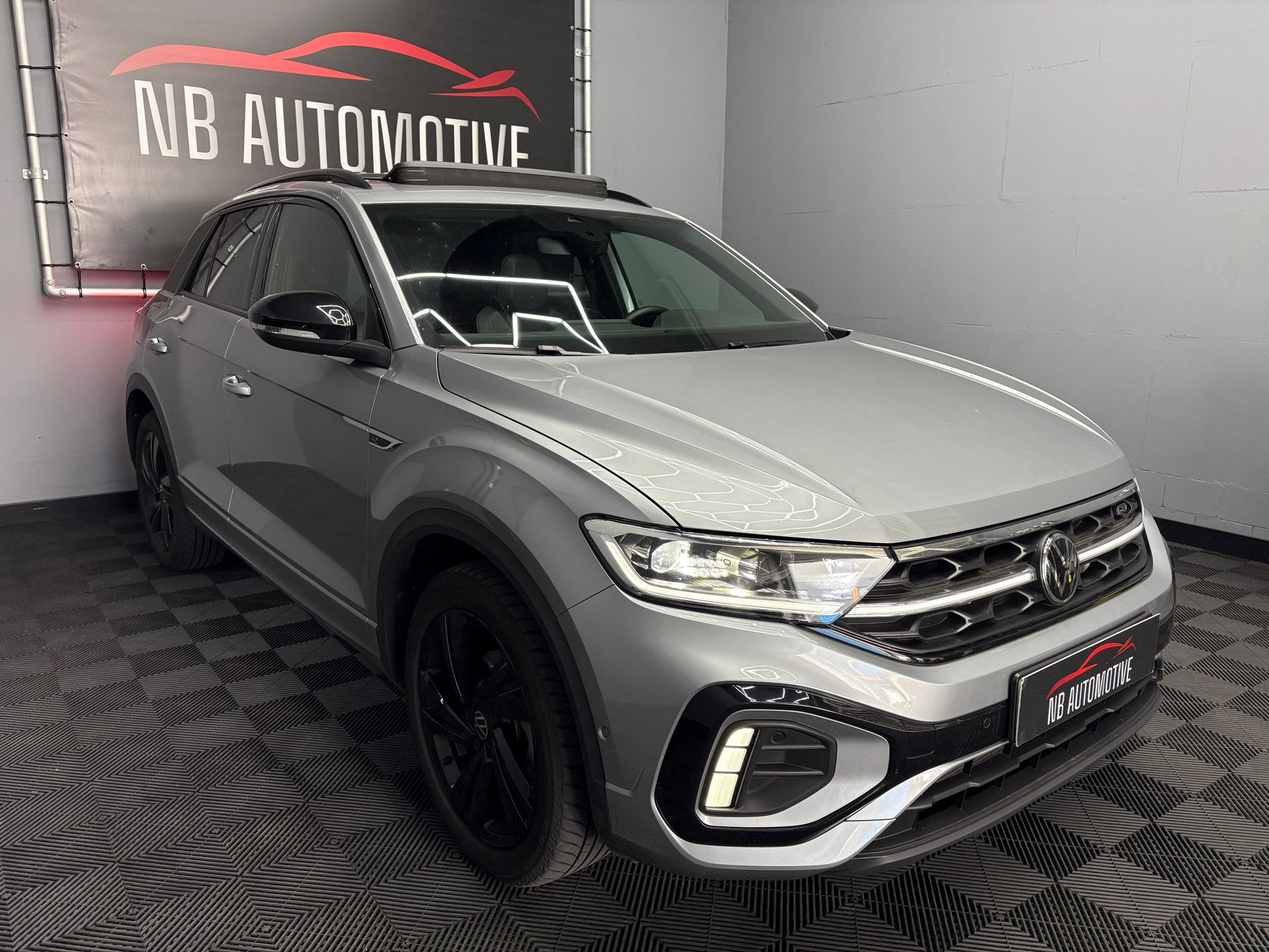 Volkswagen T-Roc 1.5 TSI R-Line Edition, Dealer onderhouden, Zwart, 4 cilinders, 150 pk