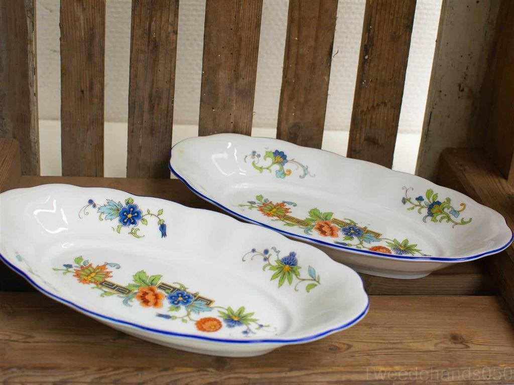 3 schaaltjes en een botervloot 24765, Gebruikt, Ophalen of Verzenden, Bord(en), Overige stijlen