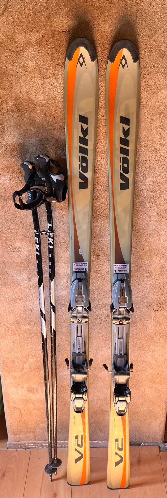 Skies, skieschoenen 39, stokken, helm en skibril, Sport en Fitness, Ophalen, 160 tot 180 cm, Gebruikt, Carve