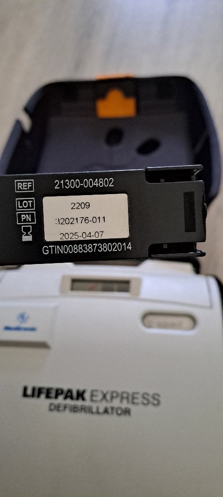 AED, Diversen, Ophalen of Verzenden, Gebruikt