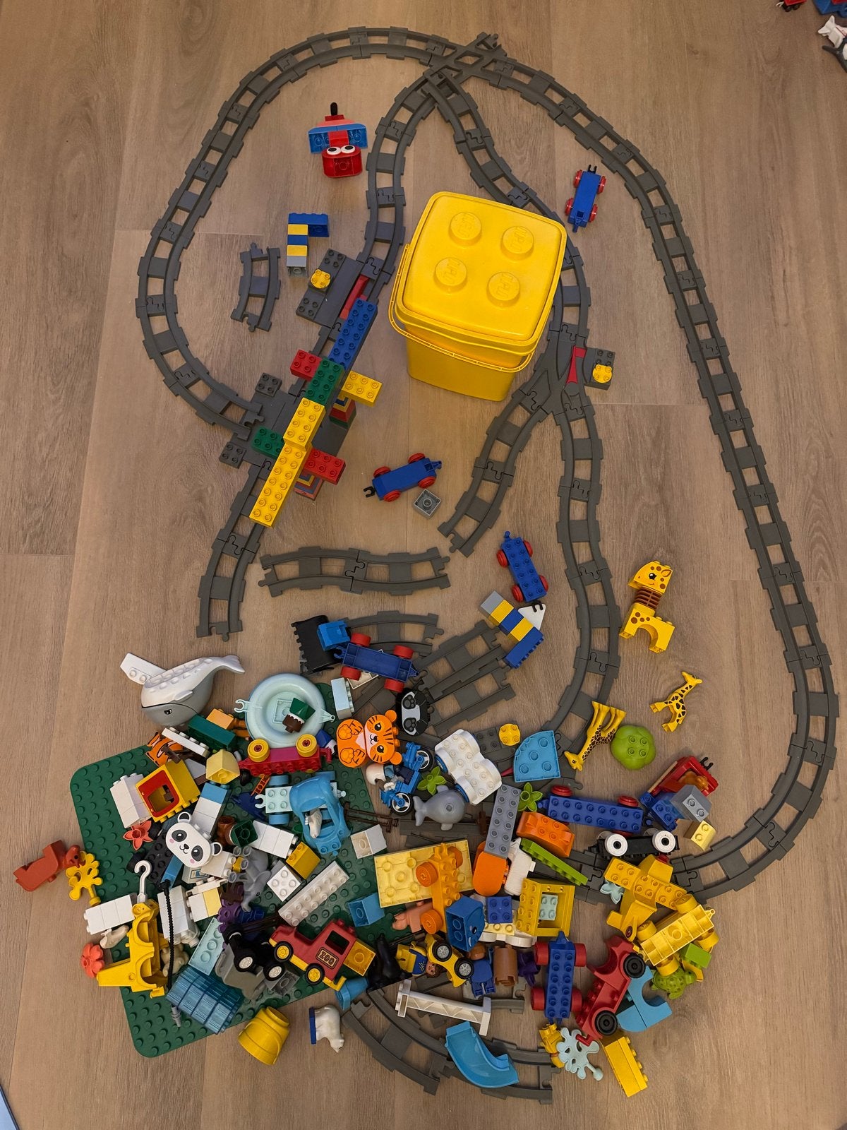 Foto 2 van Grote Duplo collectie met treinbaan