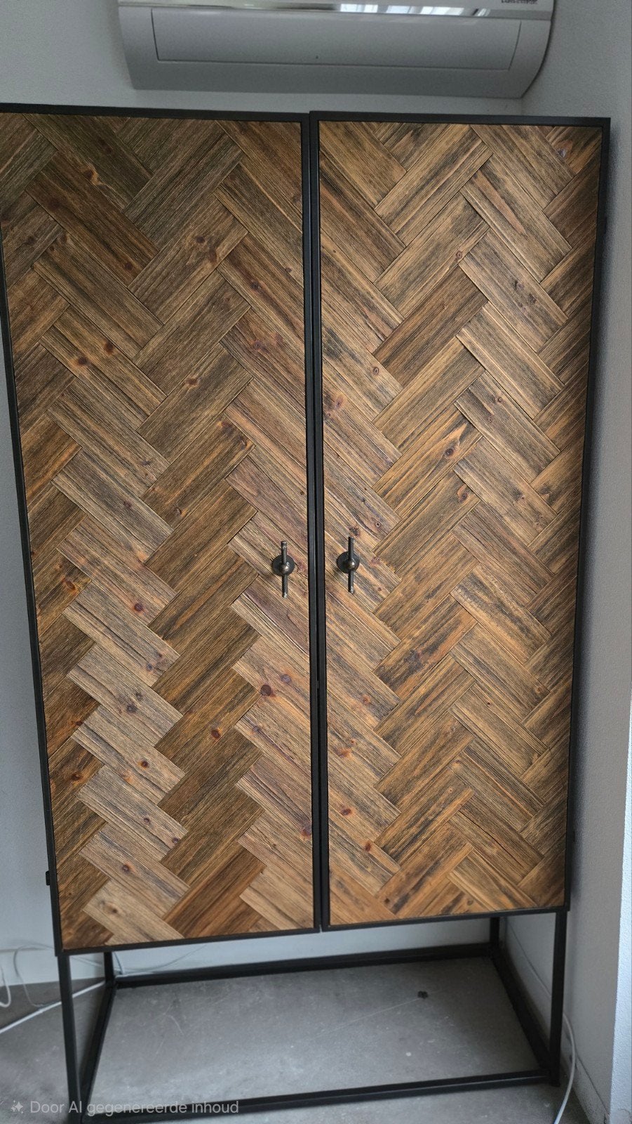 Riverdale kast metaal met houten visgraat deuren, Huis en Inrichting, 50 tot 100 cm, 150 tot 200 cm, 25 tot 50 cm, Ophalen