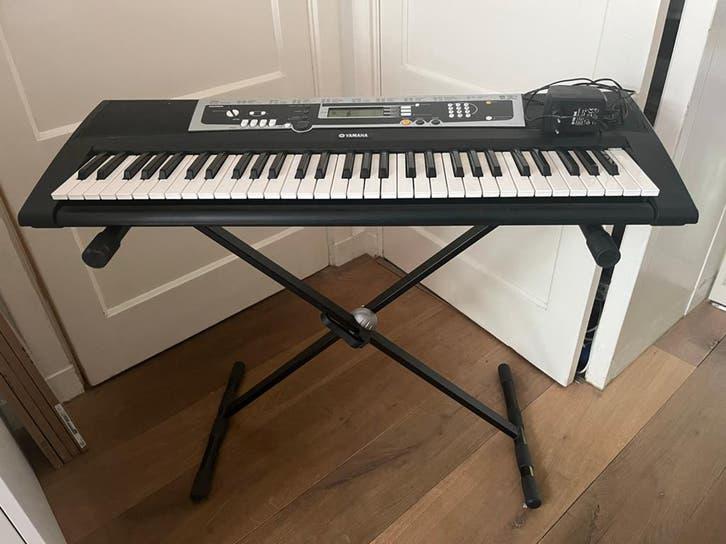 Gratis  opknapper Yamaha PSR-E333 Keyboard met standaard, Muziek en Instrumenten, Keyboards, Ophalen, 61 toetsen, Yamaha, Zo goed als nieuw
