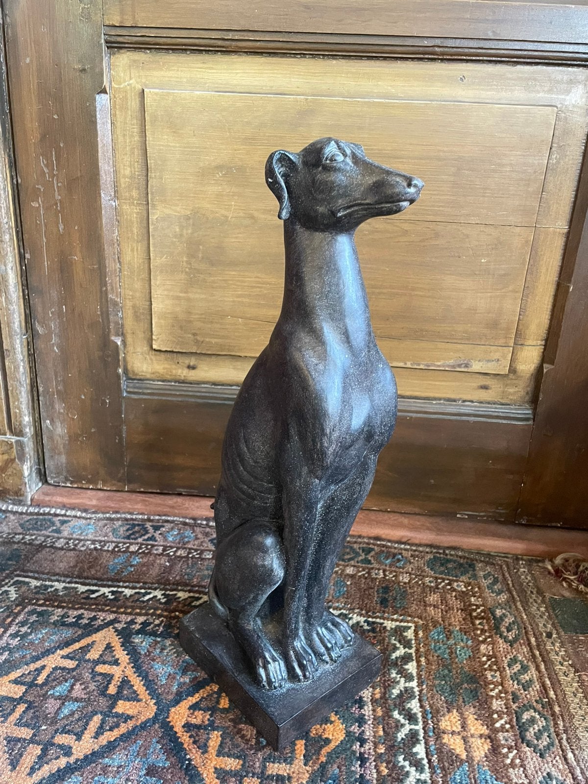 Beeld van windhond, Ophalen
