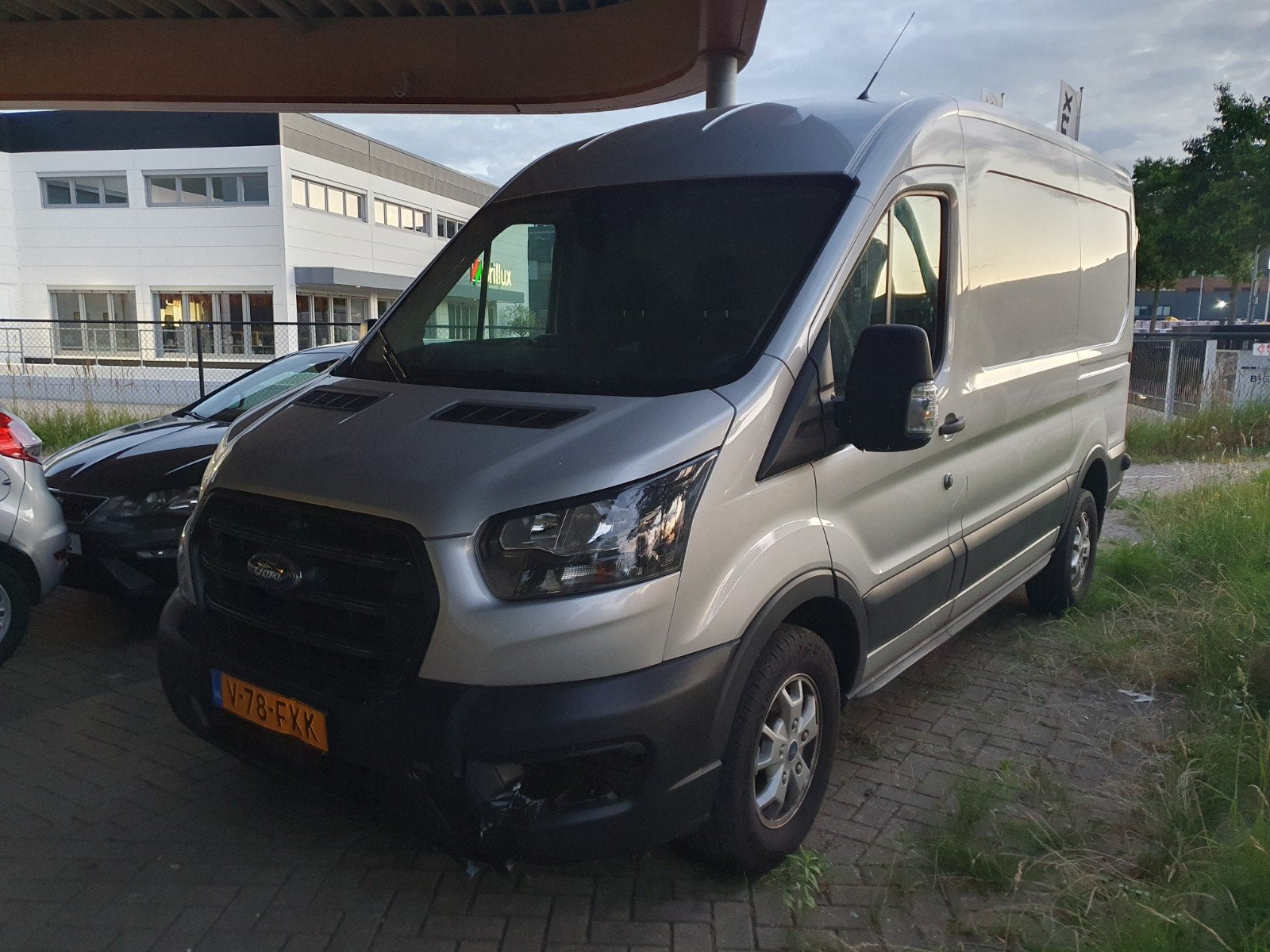 Ford Transit L2H2 2.0 TDCI 130PS Titanium schade, Bedrijf, 130 pk, Ford, Te koop