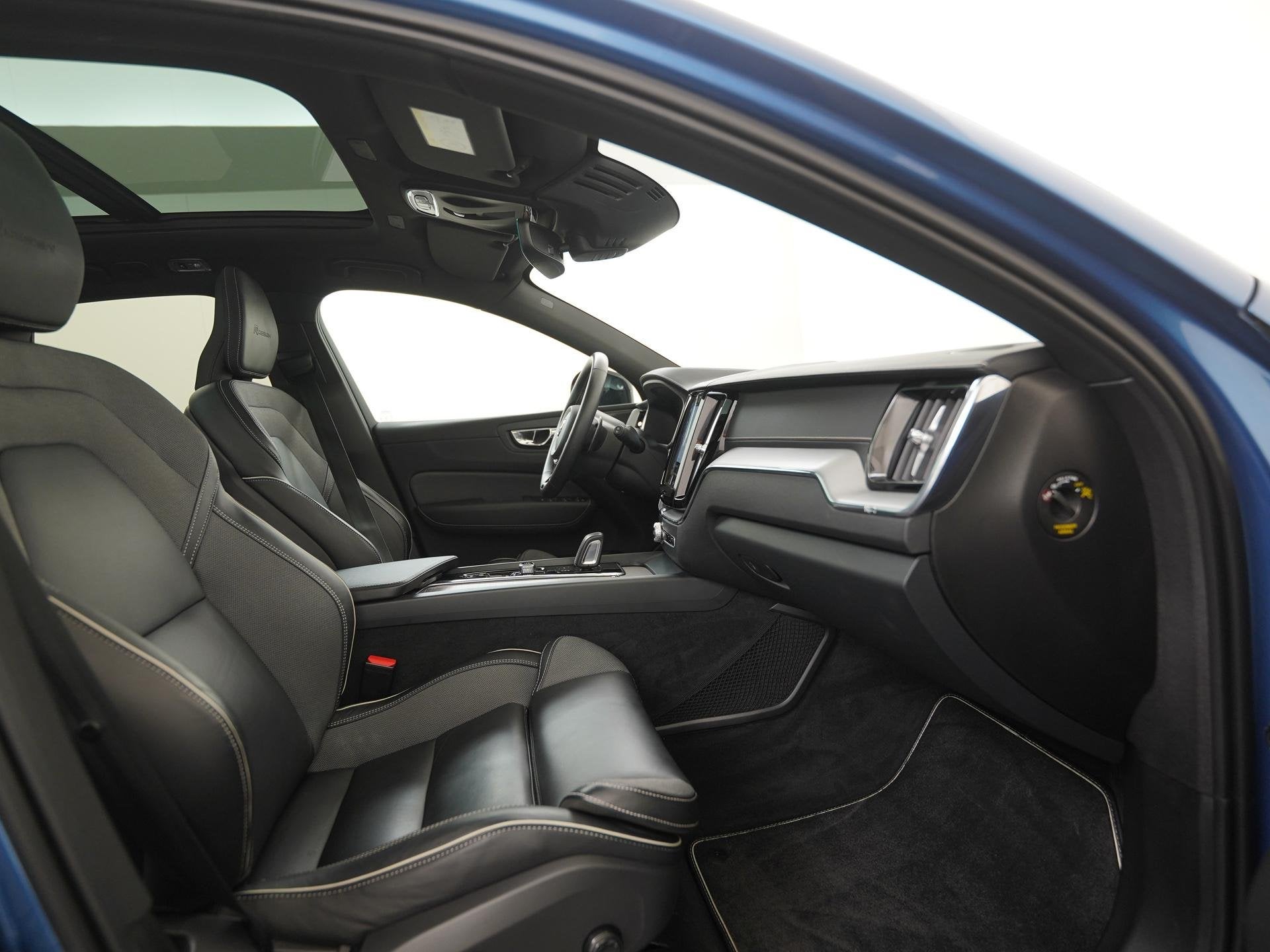 Volvo XC60 T8 AWD R-Design | Luchtvering | Trekhaak | Head-U, Auto's, 12 maanden, Gebruikt, Euro 6, 4 cilinders