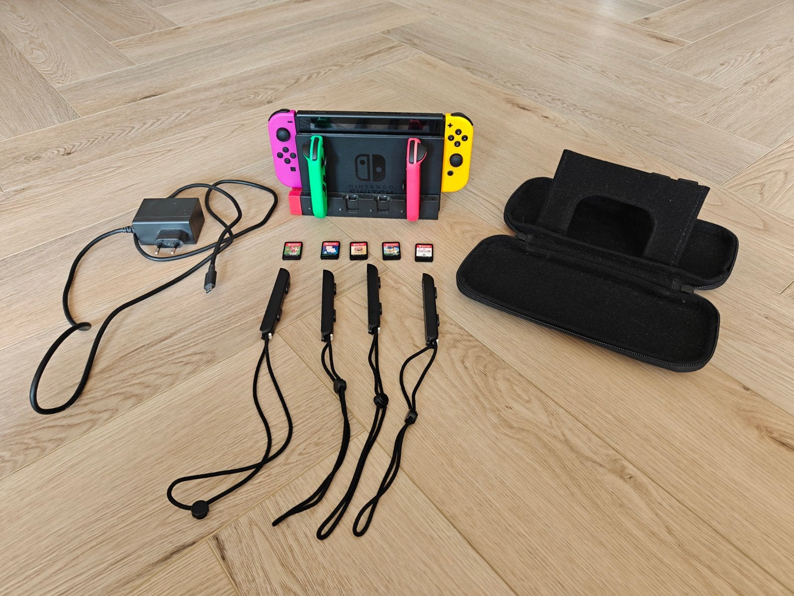 Nintendo Switch met 5 games, 4 controllers en accessoires, Met games, Ophalen of Verzenden, Zo goed als nieuw, Switch Original