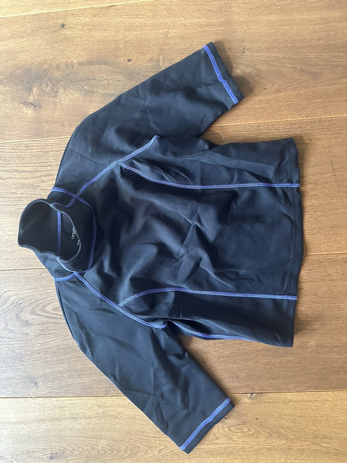 Zwart/ paars sportshirt met korte mouwen Oysho, Kleding | Dames, Ophalen of Verzenden, Zo goed als nieuw, Zwart