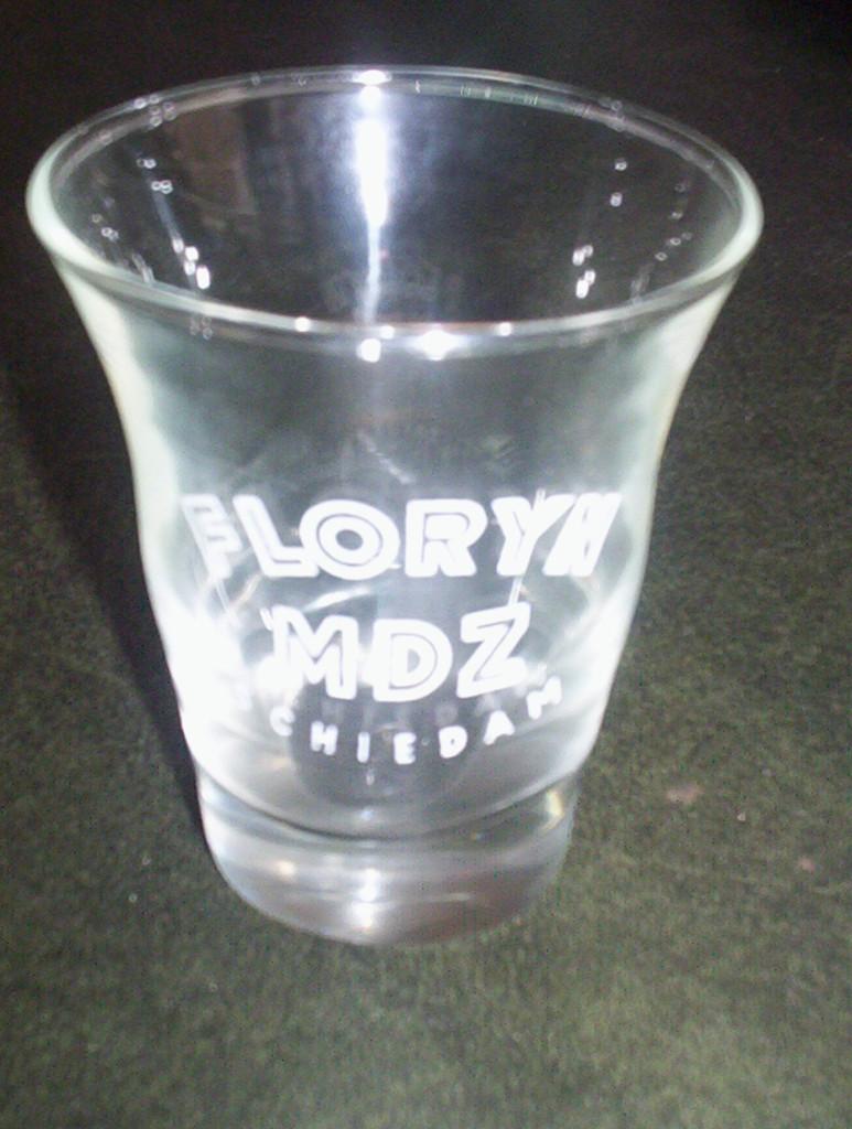 borrelglaasje floryn (8) mdz schiedam, Ophalen of Verzenden, Zo goed als nieuw, Borrel- of Shotglas