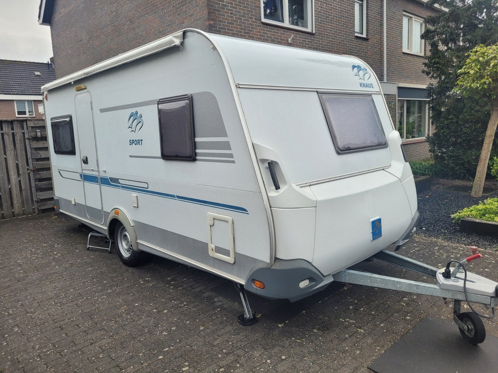 Knaus Sport 450 FU Caravan met voortent en luifel, Rondzit, Particulier, 4 tot 5 meter, Knaus