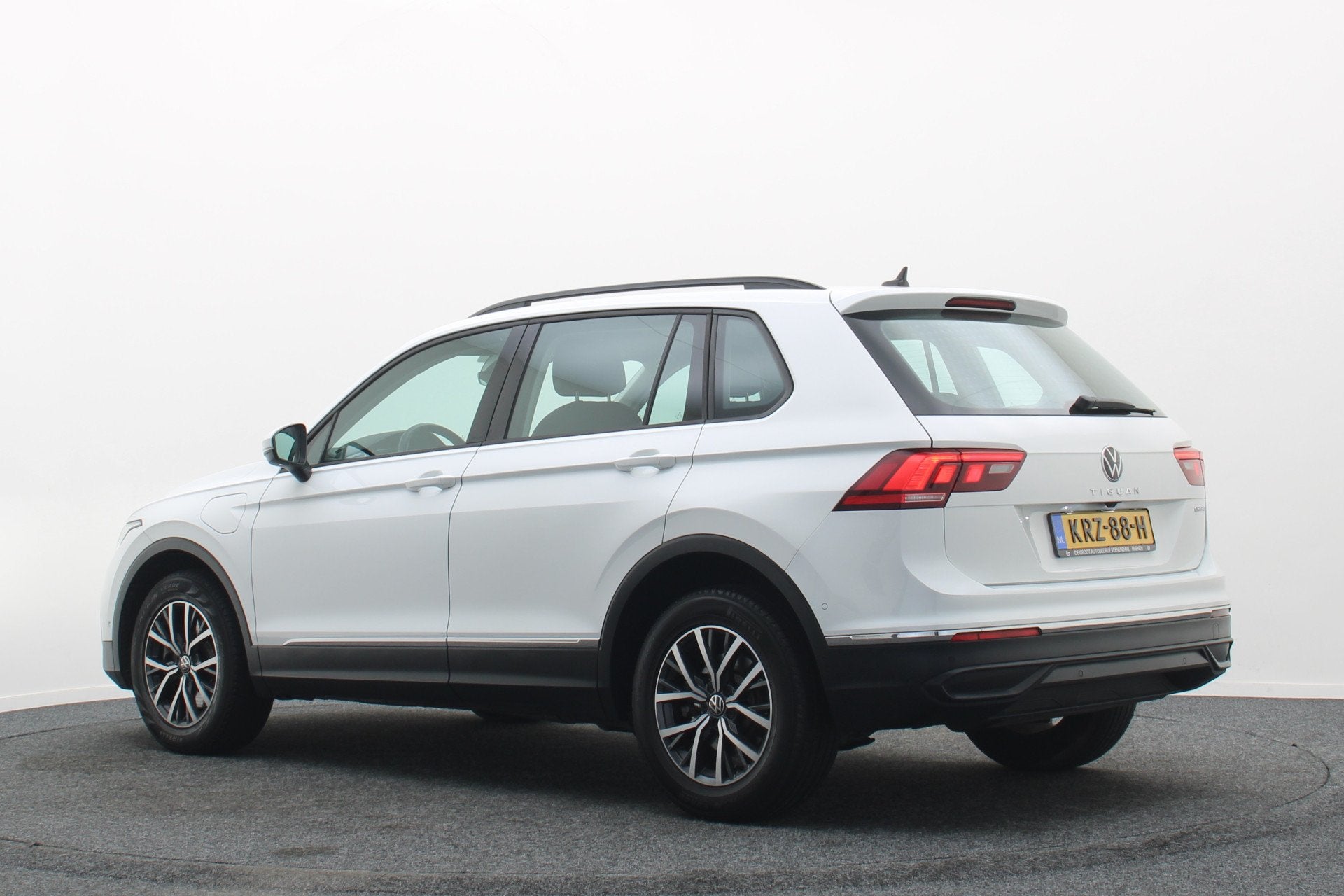 Volkswagen Tiguan 1.4 TSI DSG Plug-in Hybrid Life Virtual Co, 1716 kg, 4 cilinders, Alcantara, Wit