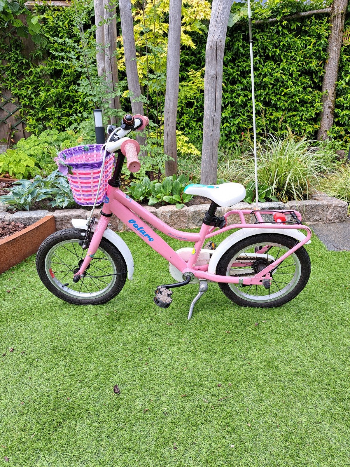 Volare roze kinderfiets (14 inch) met mandje en bagagedrager, Ophalen, Gebruikt, Minder dan 16 inch