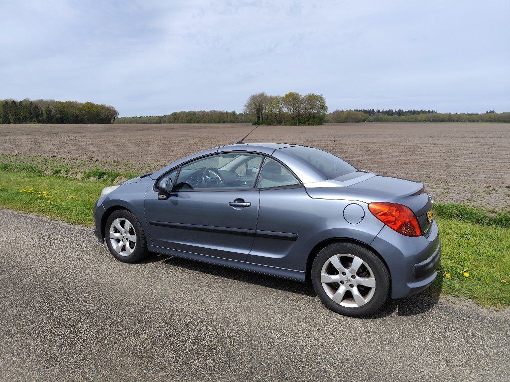 Peugeot 207 CC 2008 Grijs, Auto's, Zwart, 4 stoelen, 75 €/maand, Handgeschakeld