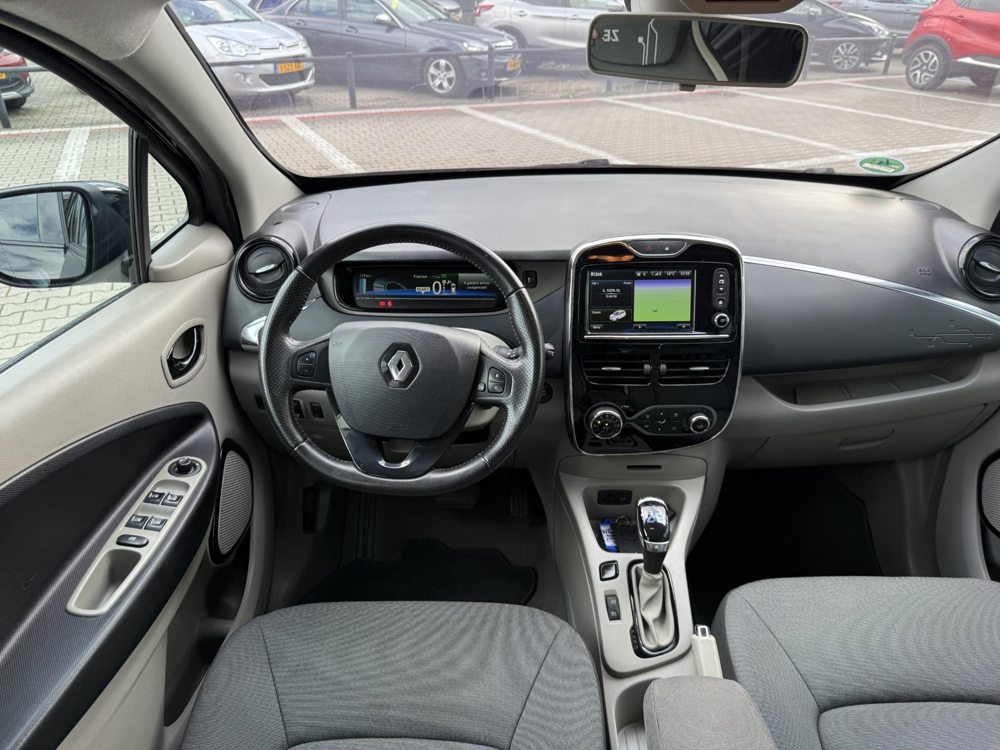 Renault ZOE Q210 Life Quickcharge 22 kWh *Cruise Control*, Auto's, Stof, 22 kWh, Zwart, ZOE